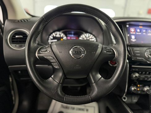 Used 2018 Nissan Pathfinder SV AWD/4WD image 23