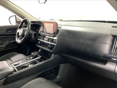 Certified 2024 Nissan Pathfinder SV image 14