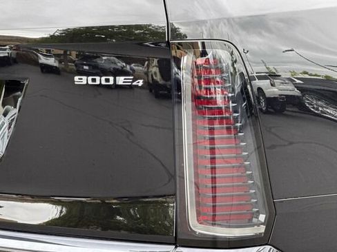 New 2026 Cadillac Vistiq Premium Luxury w/ LPO, Floor Liner Package AWD/4WD image 27