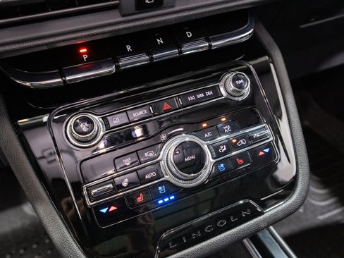Used 2021 Lincoln Corsair AWD w/ Premium Package image 25