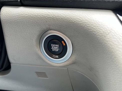 Used 2022 Chrysler Pacifica Limited image 23