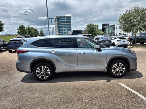 Used 2022 Toyota Highlander XLE FWD image 10