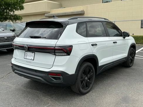 New 2026 Volkswagen Taos SE FWD image 3