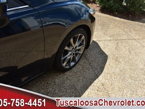 Used 2018 MAZDA MAZDA3 Touring FWD image 14