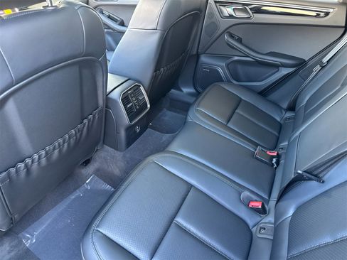 Used 2025 Porsche Macan image 14