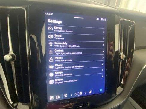 Used 2025 Volvo XC60 B5 Core image 23