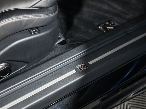 Used 2021 Nissan GT-R Premium image 23