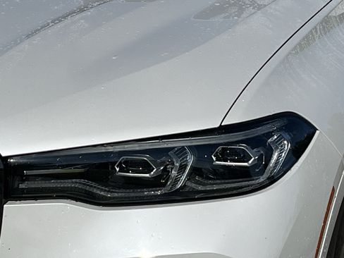 Used 2022 BMW X7 xDrive40i w/ M Sport Package AWD/4WD image 14