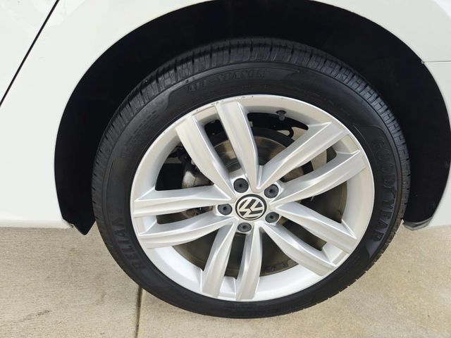 Used 2018 Volkswagen Passat 2.0T SE FWD image 18