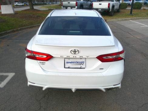 Used 2019 Toyota Camry SE image 11