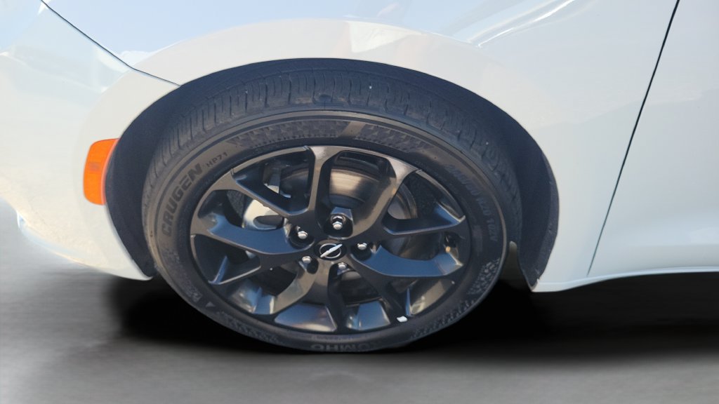 Used 2025 Chrysler Pacifica Limited FWD image 26