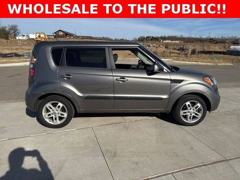 Used 2011 Kia Soul + image 2