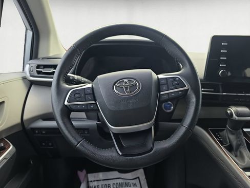 Used 2023 Toyota Sienna XLE FWD image 13