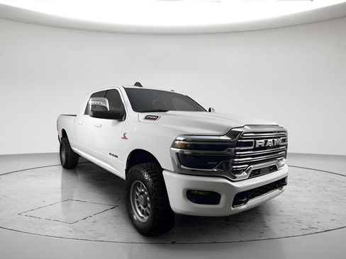 Used 2025 RAM 2500 Laramie AWD/4WD image 3