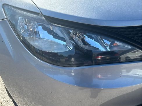 Used 2021 Chrysler Voyager Lxi FWD image 9
