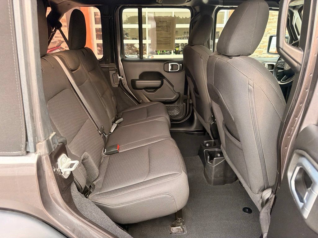 Used 2023 Jeep Wrangler Unlimited Sport AWD/4WD image 18