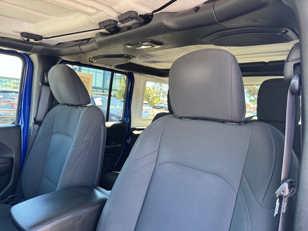 Used 2018 Jeep Wrangler Unlimited Sport S AWD/4WD image 17
