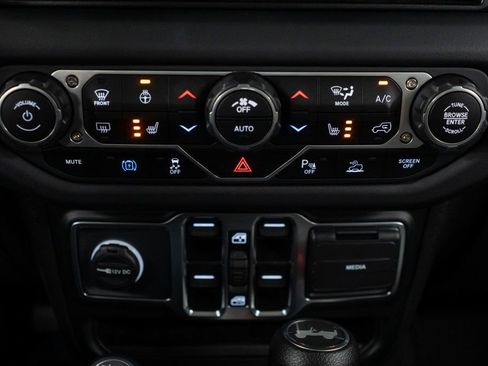 Used 2025 Jeep Wrangler Unlimited Sahara w/ Safety Group AWD/4WD image 18