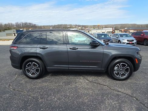 Used 2022 Jeep Grand Cherokee Trailhawk image 9