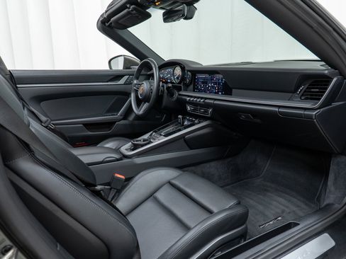 Certified 2022 Porsche 911 Targa 4 image 25