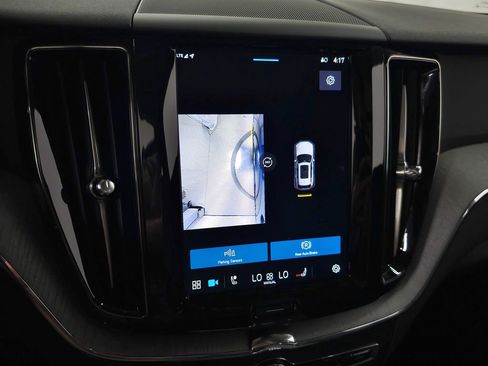 Certified 2025 Volvo XC60 B5 Plus AWD/4WD image 30
