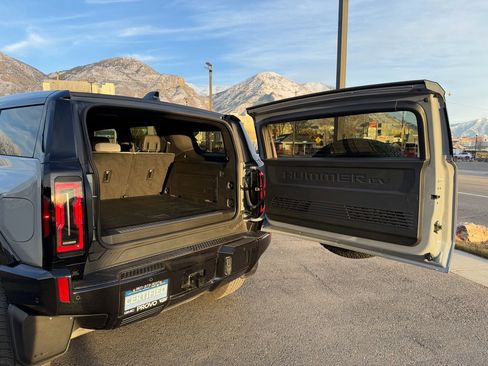 Used 2024 GMC Hummer EV 3X w/ LPO, Illumination Package image 35