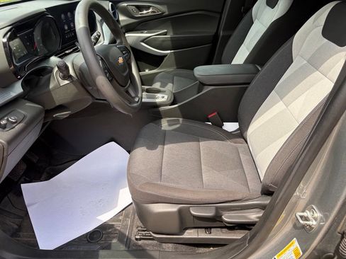 Used 2024 Chevrolet Trax LS FWD image 15
