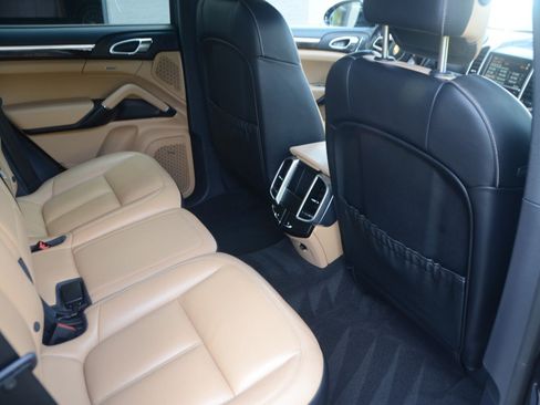 Used 2016 Porsche Cayenne AWD/4WD image 13