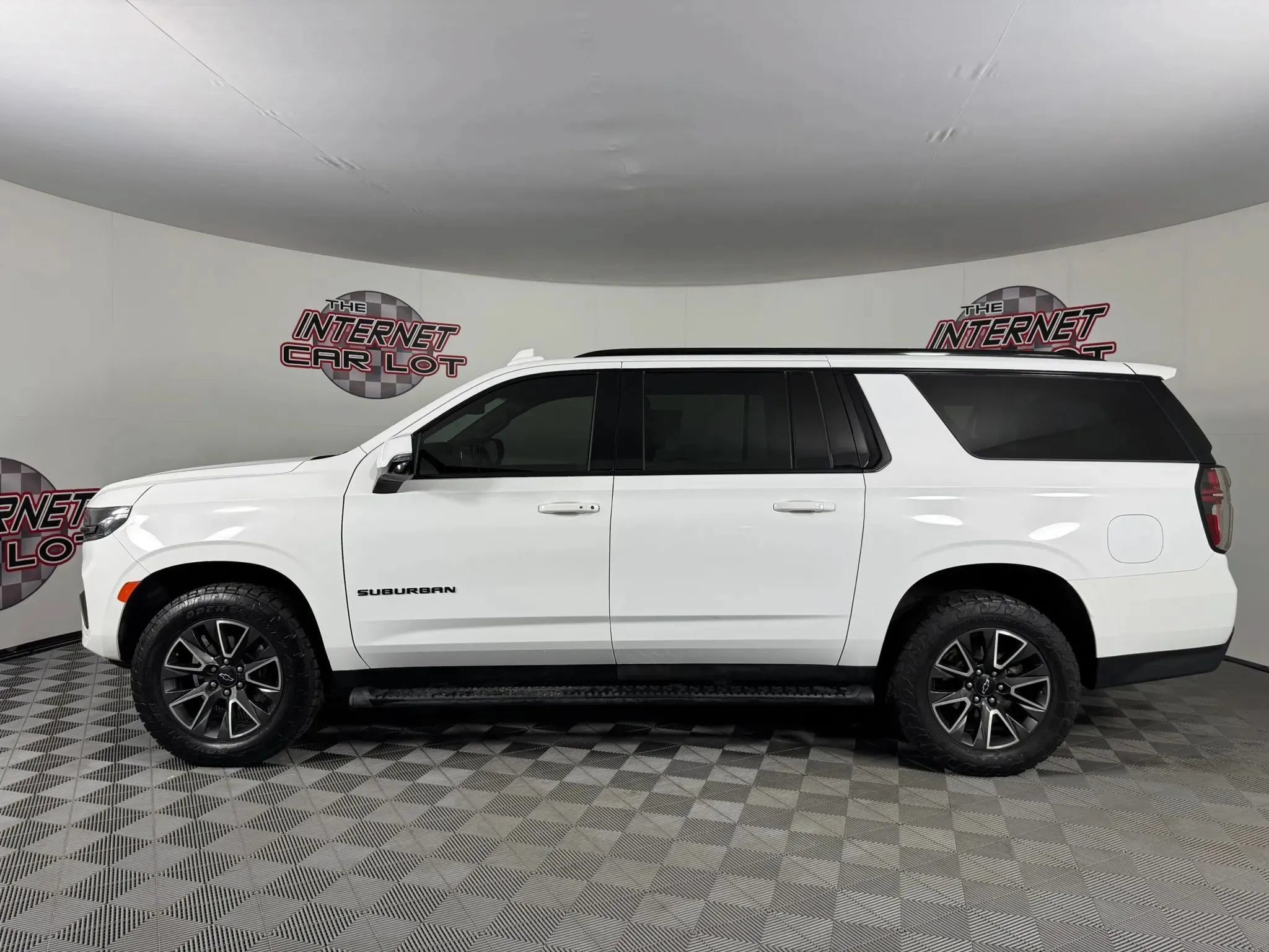 Used 2022 Chevrolet Suburban Z71 w/ Luxury Package AWD/4WD image 4