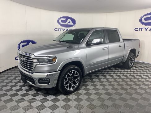 Used 2025 RAM 1500 Laramie AWD/4WD image 7