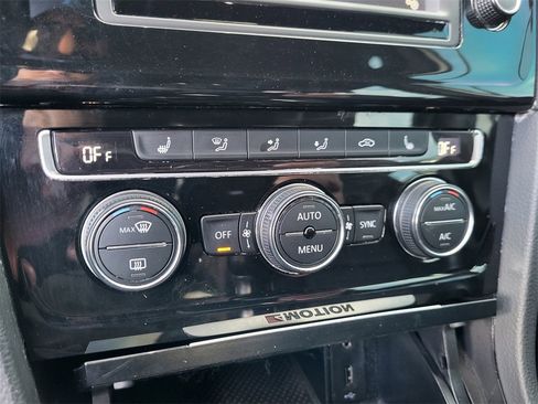 Used 2017 Volkswagen Golf R 4-Door image 27