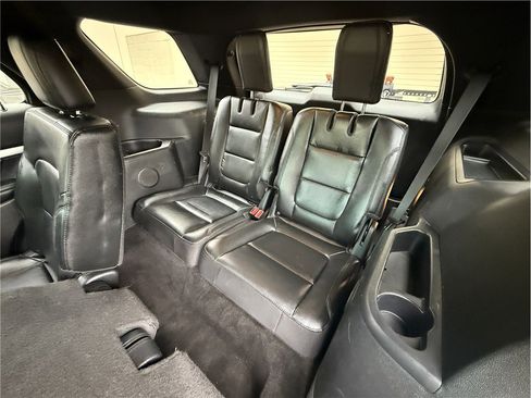 Used 2016 Ford Explorer XLT w/ Equipment Group 202A FWD image 14