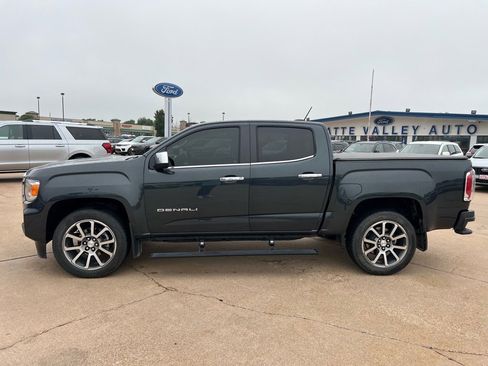 Used 2021 GMC Canyon Denali image 2