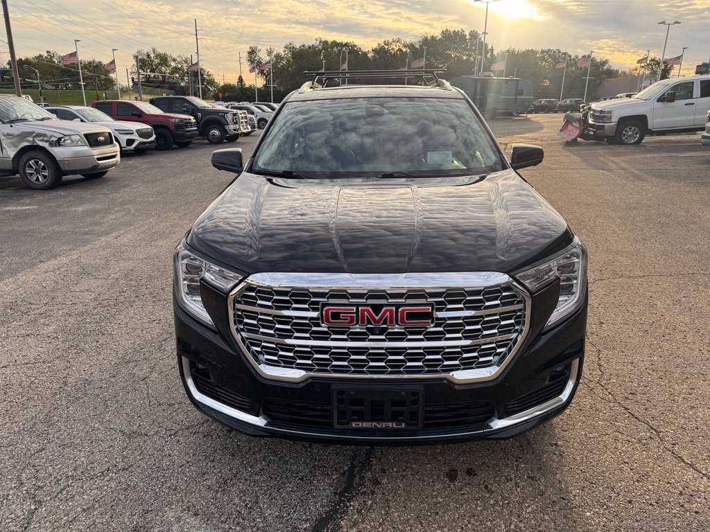 Used 2022 GMC Terrain Denali w/ Black Diamond Edition AWD/4WD image 2