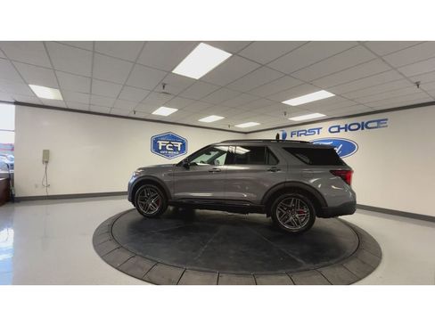 New 2026 Ford Explorer ST-Line w/ ST-Line Street Pack image 7