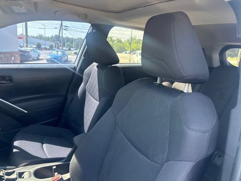 Used 2024 Toyota Corolla Cross LE w/ Moonroof Package FWD image 3