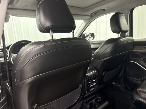 Used 2021 Jeep Grand Cherokee L Limited AWD/4WD image 12