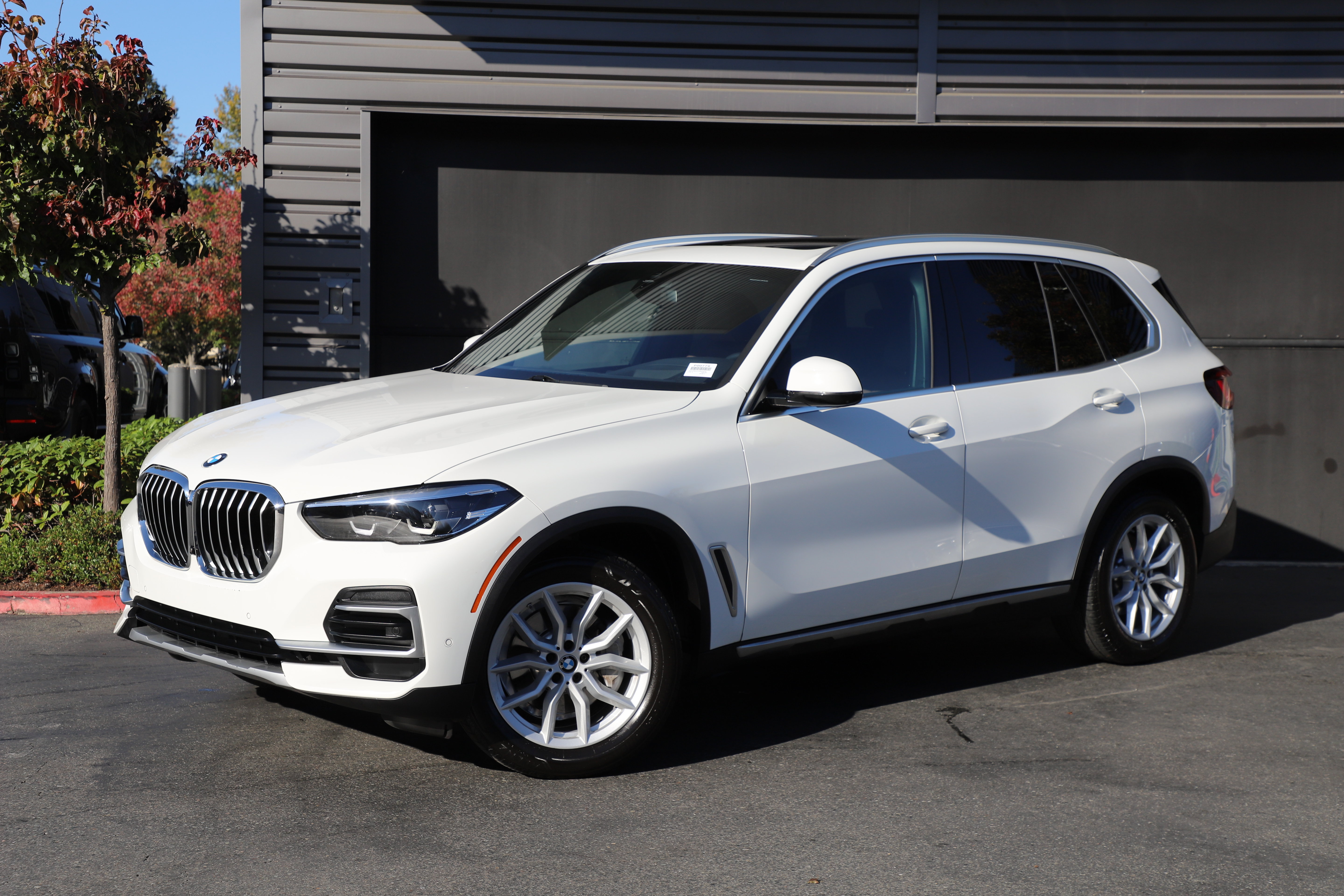 Used 2023 BMW X5 xDrive40i w/ Premium Package AWD/4WD image 1
