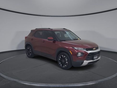 Used 2023 Chevrolet TrailBlazer LT FWD image 3