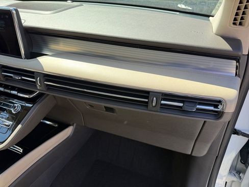 Used 2022 Lincoln Corsair AWD w/ Premium Package image 16