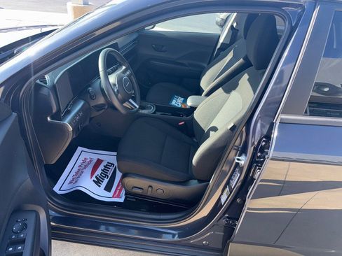 Used 2025 Hyundai Kona SEL image 7