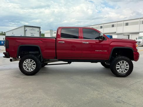 Used 2019 GMC Sierra 2500 Denali w/ Duramax Plus Package AWD/4WD image 6