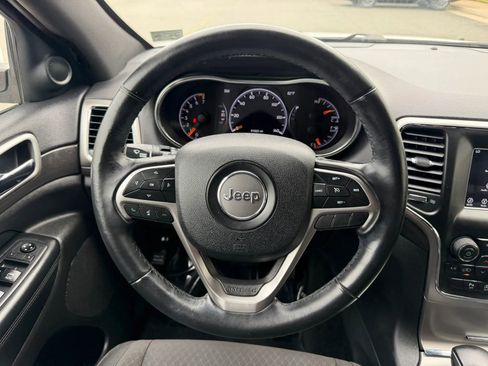 Used 2018 Jeep Grand Cherokee Laredo AWD/4WD image 20