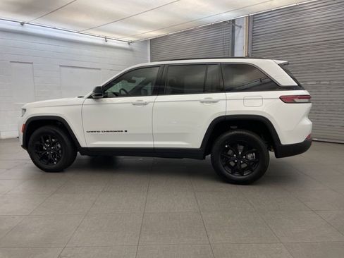 New 2026 Jeep Grand Cherokee Altitude RWD image 5