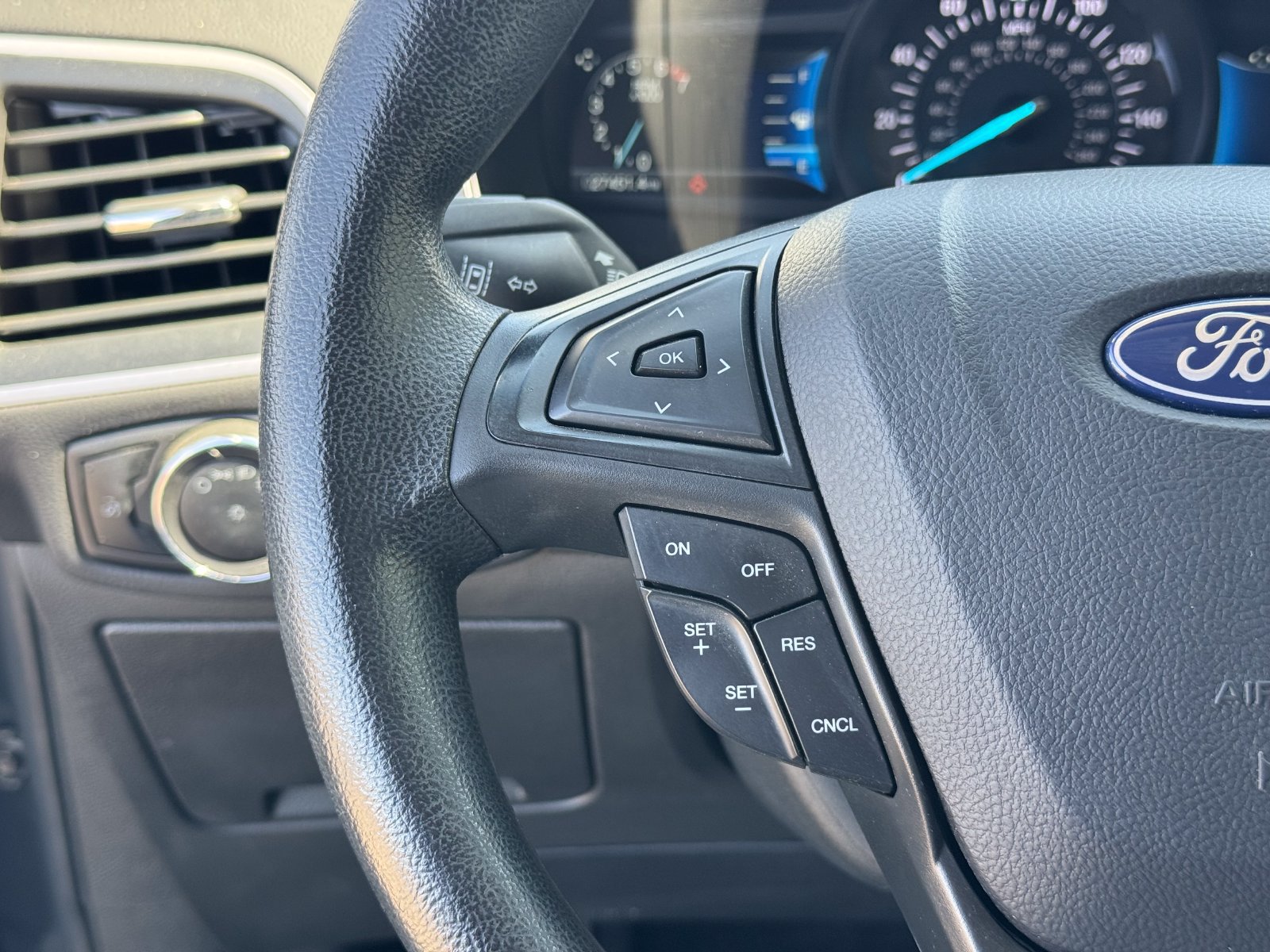 Used 2024 Ford Edge SE w/ Black Appearance Package AWD/4WD image 31