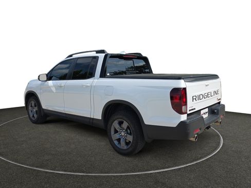 Used 2025 Honda Ridgeline TrailSport image 3