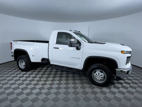 Used 2025 Chevrolet Silverado 3500 W/T AWD/4WD image 2