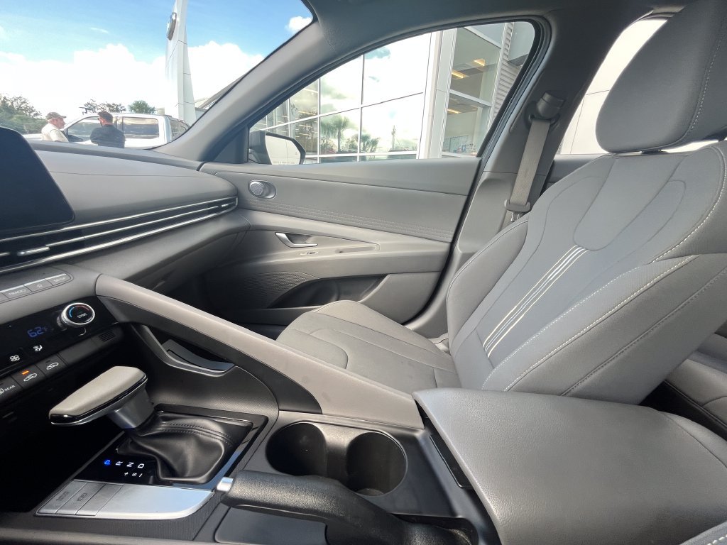 Used 2024 Hyundai Elantra SEL FWD image 15