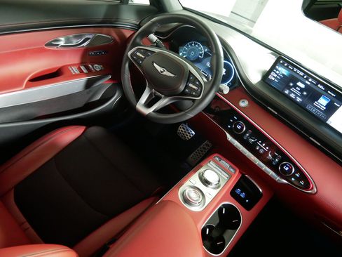 Used 2023 Genesis GV70 2.5T w/ Sport Prestige Package AWD/4WD image 9