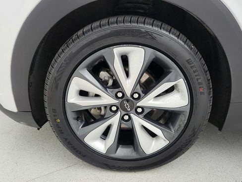 Used 2022 Chevrolet Bolt EUV LT w/ Convenience Package image 9